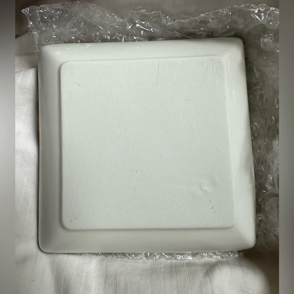New in box. Chloe Emerald Emery Soap Dish‎ Set